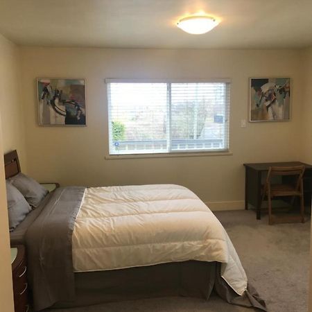 Spacious And Bright Large Suite With Separate Bathroom Richmond Exterior photo